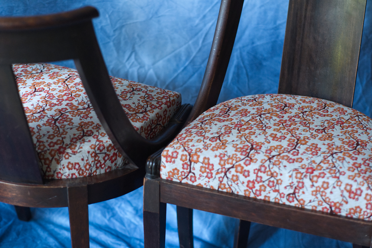 siège gondole empire tissu feuri orange sur fond blanc tete bêche